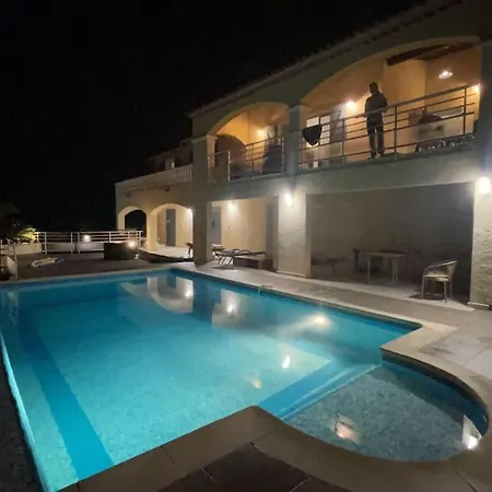 Solimare Vue Mer Exceptionnelle 15 Personnes 6 Piscine A Debordement Villa Sainte-Maxime